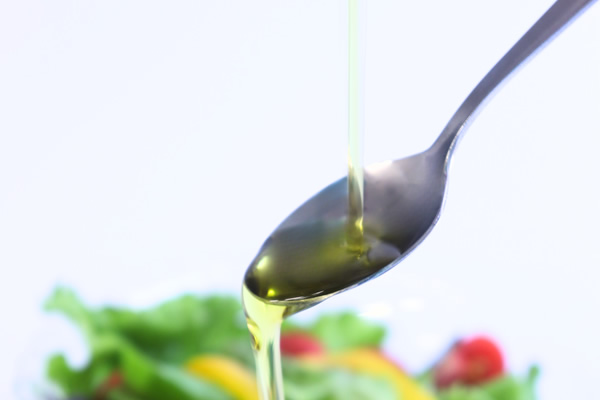 IOC（国際オリーブ協会）の基準をクリアした「エクストラバージンオリーブオイル」