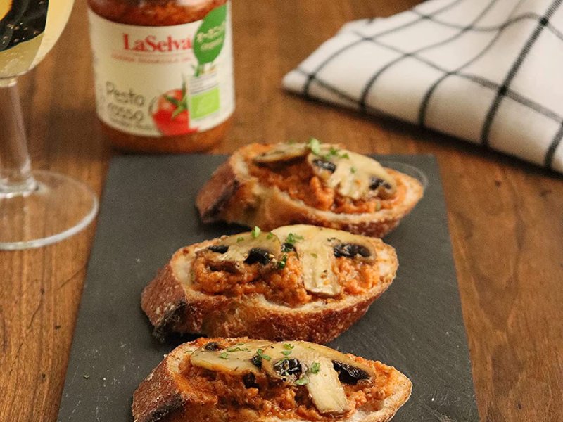 パンにペストロッソ