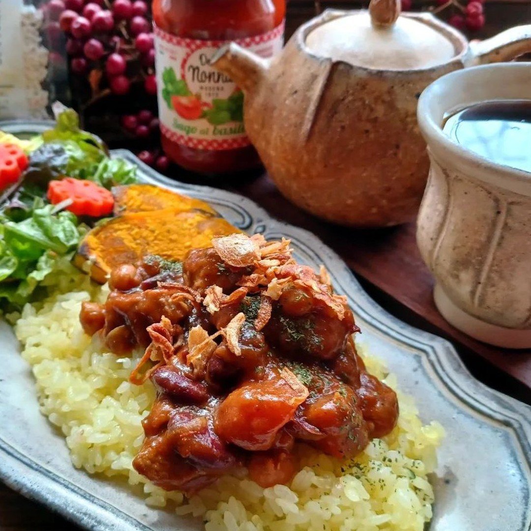 フレッシュなトマトの酸味が美味しい具沢山カレー
