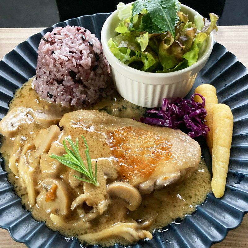 メゾンソワレ　鶏肉ときのこでつくるフリカッセ用ソース画像３